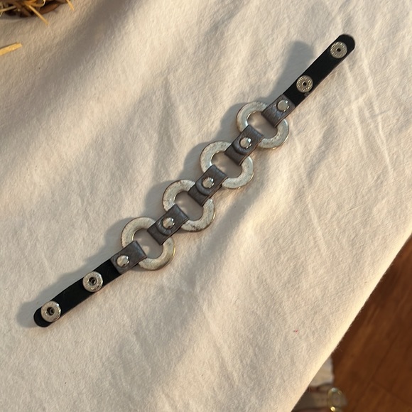 Gaunt Tong Leather and metal with sparkling crystals GUC - Picture 5 of 10